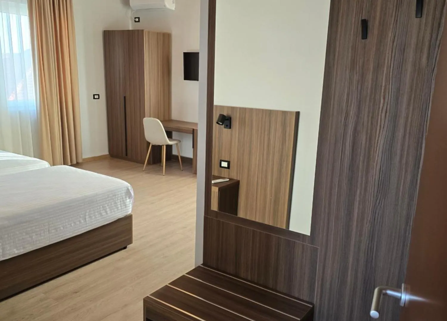 Hotel Aleks Шкодер