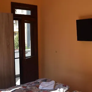 https://vesis-rooms.plovdiv-hotels.com